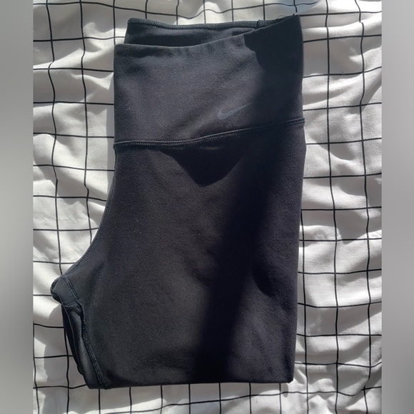 Small Black Cropped Nike Leggings (only worn a couple times) - Picture 5 of 7